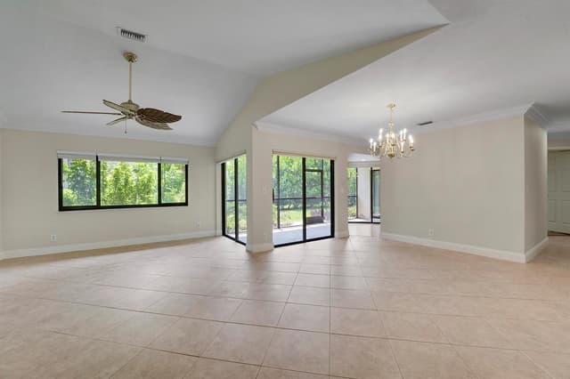 13 Lexington Lane E # A, Palm Beach Gardens FL 33418 - Palm Beach Gardens, FL - Photo 2