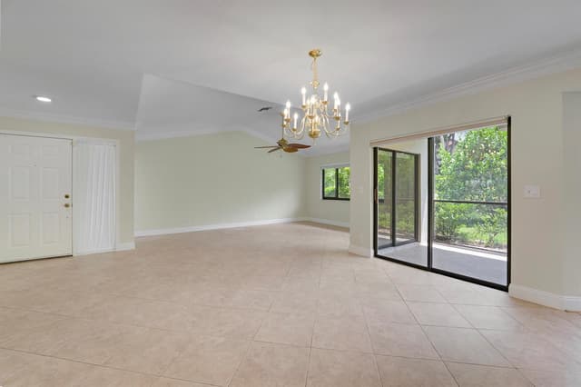 13 Lexington Lane E # A, Palm Beach Gardens FL 33418 - Palm Beach Gardens, FL - Photo 6