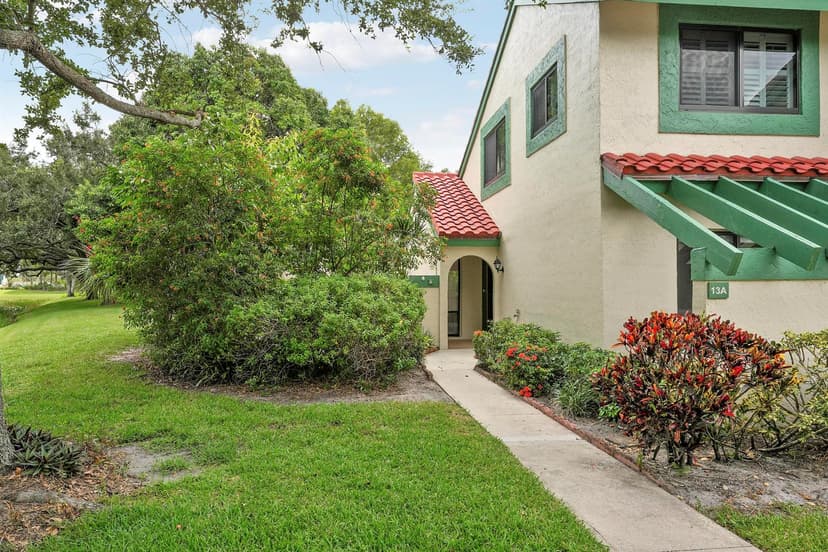 13 Lexington Lane E # A, Palm Beach Gardens FL 33418