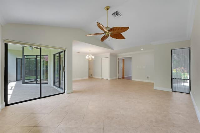13 Lexington Lane E # A, Palm Beach Gardens FL 33418 - Palm Beach Gardens, FL - Photo 4