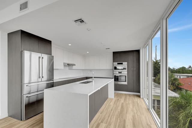 117 Lake Avenue Unit 304, FL 33460 - Photo 6