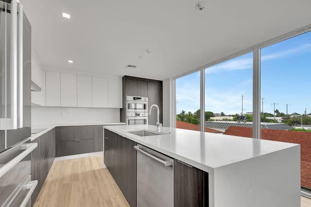 117 Lake Avenue Unit 304, FL 33460 - Photo 7