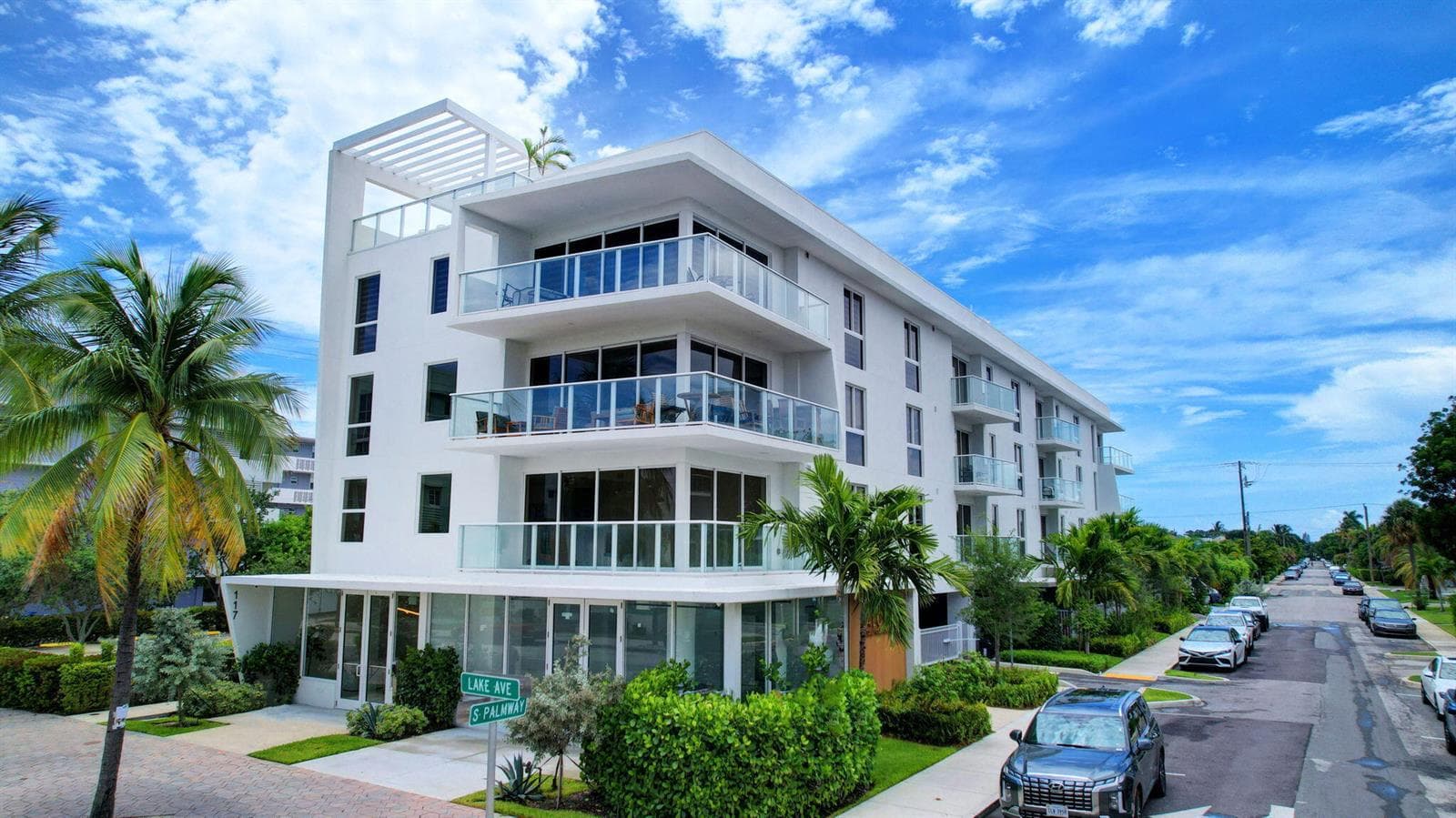 117 Lake Avenue Unit 304, FL 33460 - Photo 1