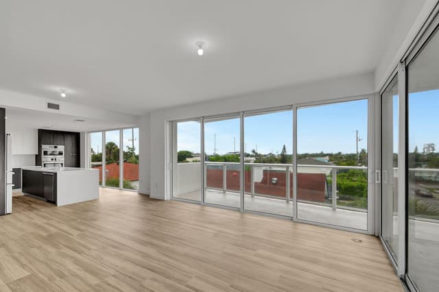 117 Lake Avenue Unit 304, FL 33460 - Photo 5