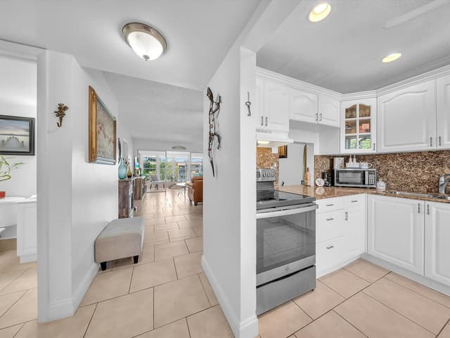 6051 NW 61st Avenue # 310, Tamarac FL 33319 - Tamarac, FL - Photo 4