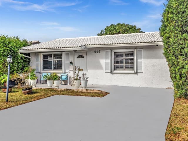 1907 SW 22ND Avenue, Boynton Beach FL 33426 - Boynton Beach, FL - Photo 2