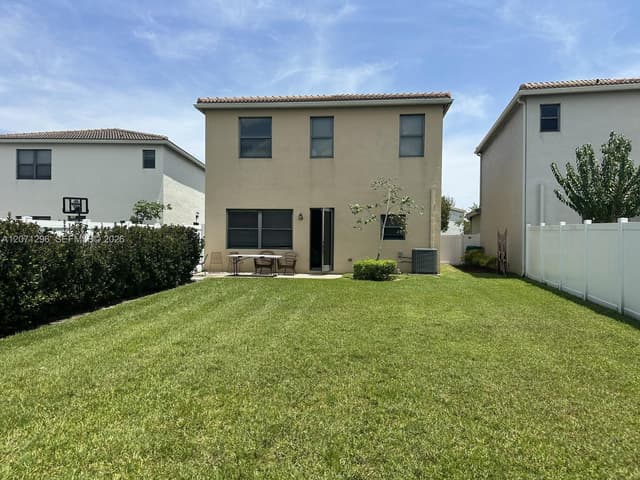 885 NE 191st St, Miami FL 33179 - Miami, FL - Photo 2