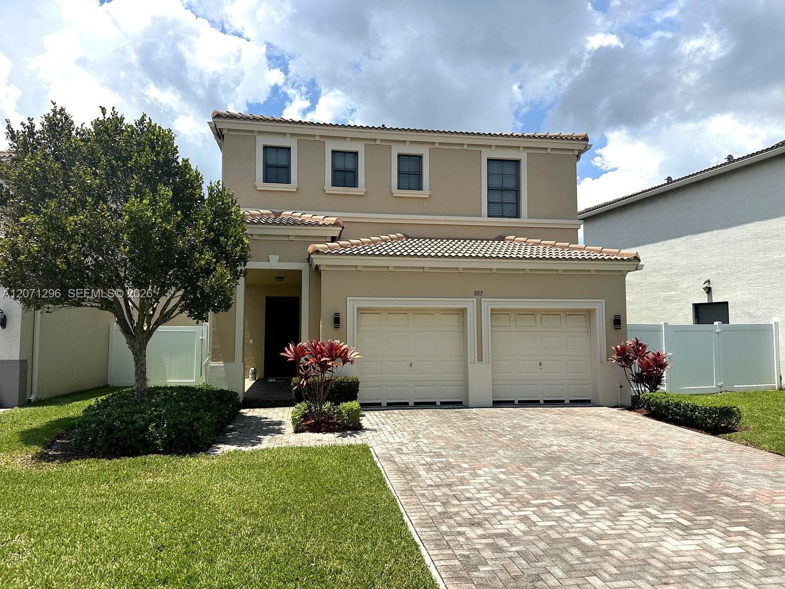 885 NE 191st St, Miami FL 33179 - Miami, FL - Photo 1