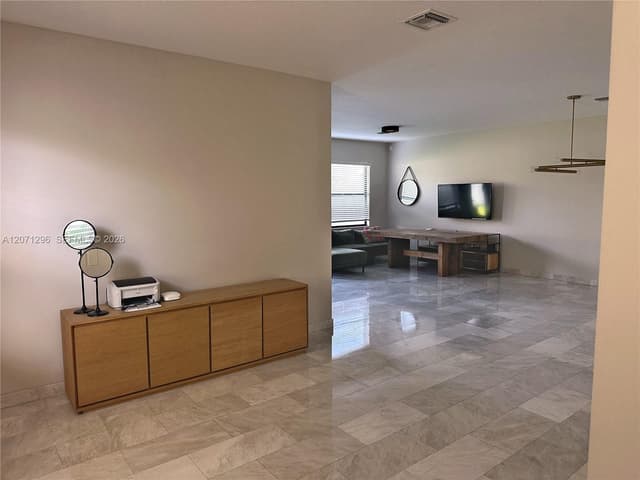 885 NE 191st St, Miami FL 33179 - Miami, FL - Photo 4