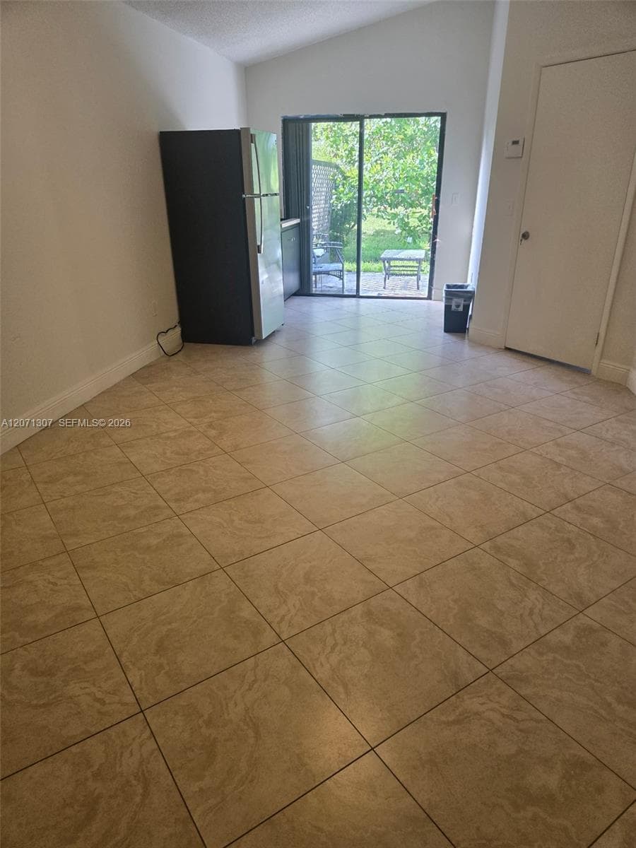 818 E Palm Run Dr, North Lauderdale FL 33068 - North Lauderdale, FL - Photo 1