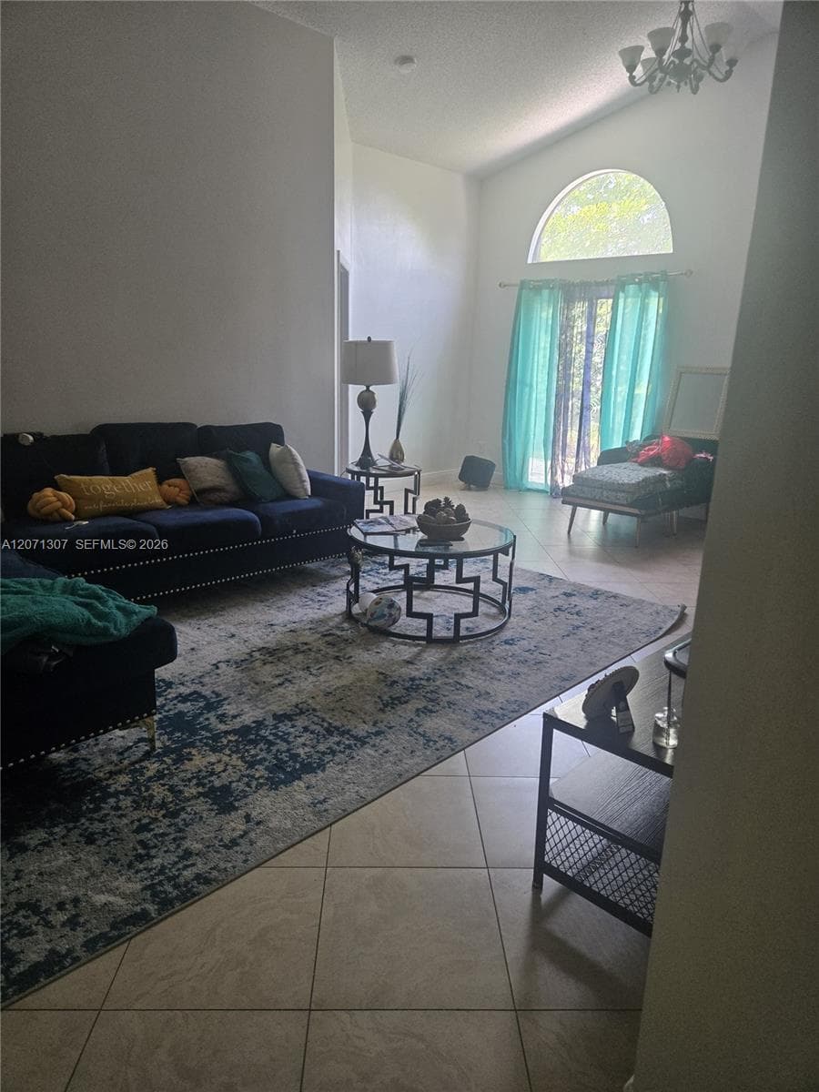 818 E Palm Run Dr, North Lauderdale FL 33068