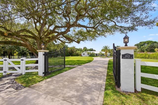 4628 SQUARE LAKE Drive, Palm Beach Gardens FL 33418 - Palm Beach Gardens, FL - Photo 2