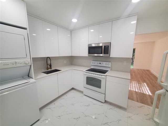 9203 NW 38th Dr # 2, Coral Springs FL 33065 - Coral Springs, FL - Photo 7