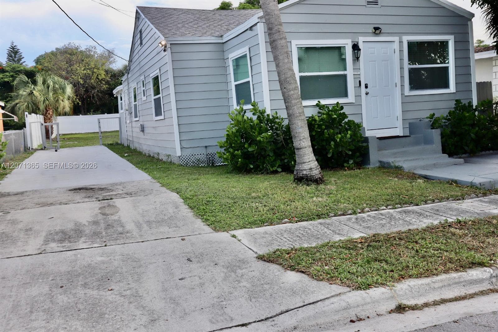 1112 11th St, West Palm Beach FL 33401 - West Palm Beach, FL - Photo 1