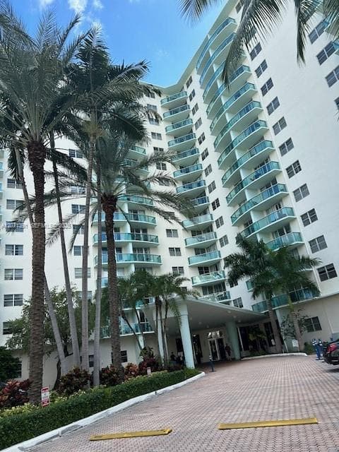 3801 S Ocean Dr # 2D, Hollywood FL 33019 - Hollywood, FL - Photo 2