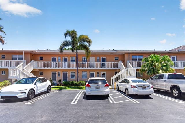 2101 NE 1st Court # 204, Boynton Beach FL 33435 - Boynton Beach, FL - Photo 2