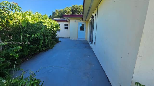 214 SW 2nd Pl, Dania Beach FL 33004 - Dania Beach, FL - Photo 4