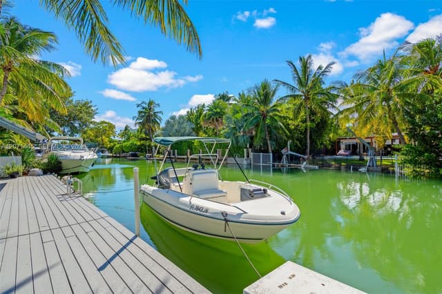 7970 Hawthorne Ave, Miami Beach FL 33141 - Miami Beach, FL - Photo 2