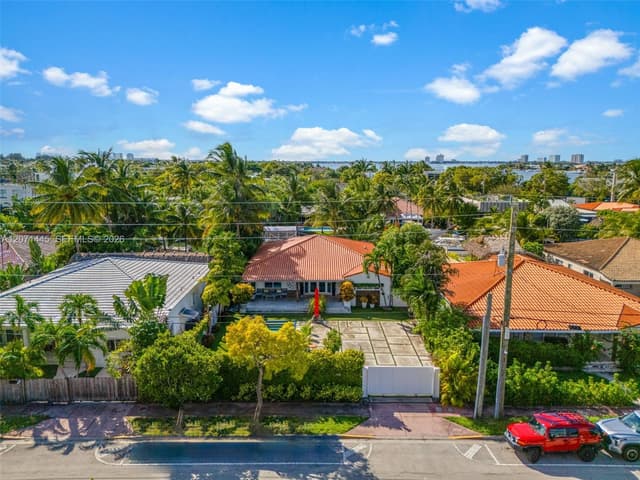 7970 Hawthorne Ave, Miami Beach FL 33141 - Miami Beach, FL - Photo 3