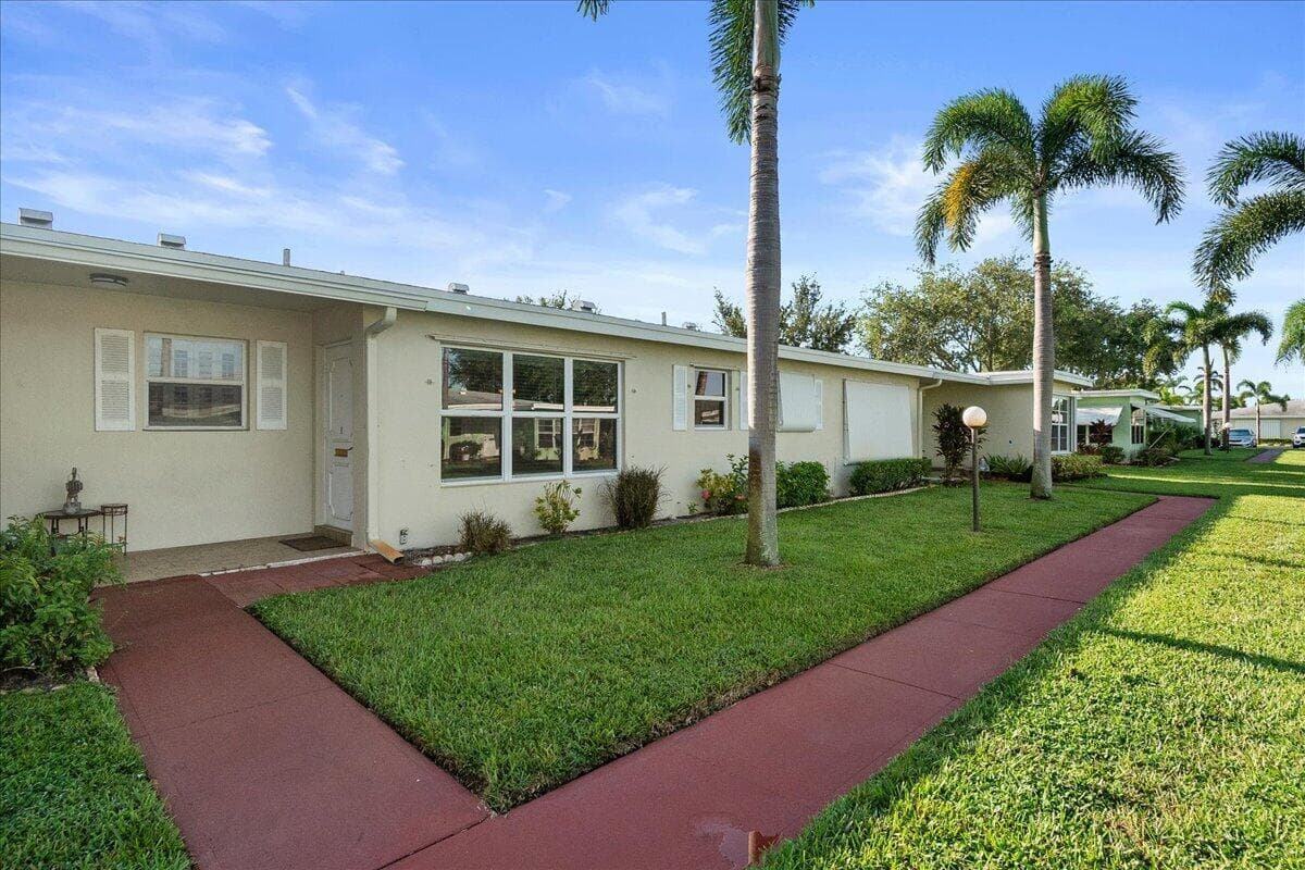 220 Country Lane # B, Boynton Beach FL 33435 - Boynton Beach, FL - Photo 1