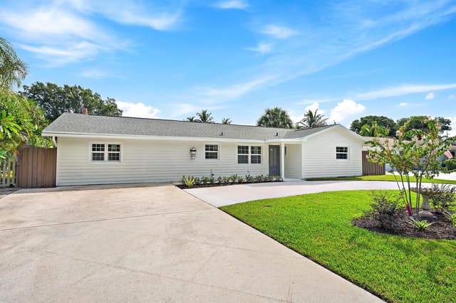 109 E RIVERSIDE Drive, Jupiter FL 33469 - Jupiter, FL - Photo 2