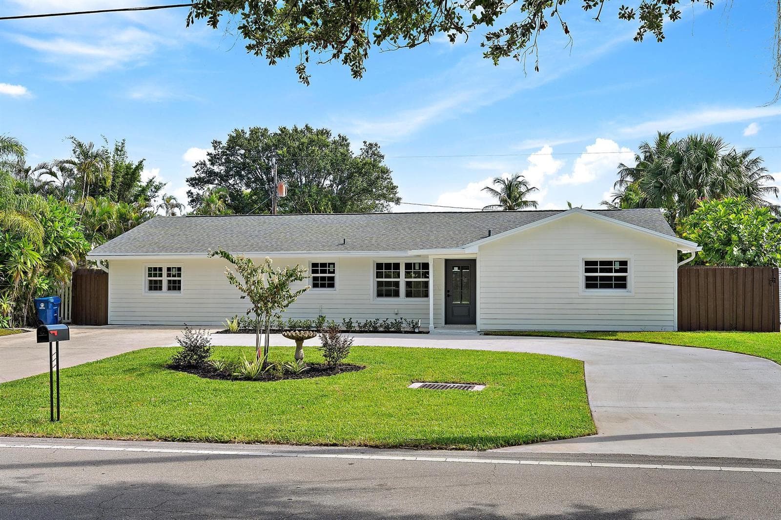 109 E RIVERSIDE Drive, Jupiter FL 33469 - Jupiter, FL - Photo 1