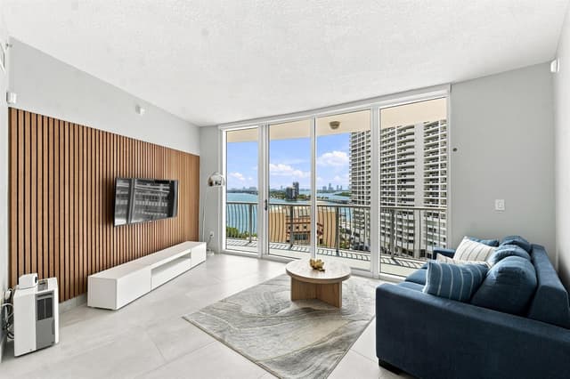 1750 N BAYSHORE Drive # 1202, Miami FL 33132 - Miami, FL - Photo 2