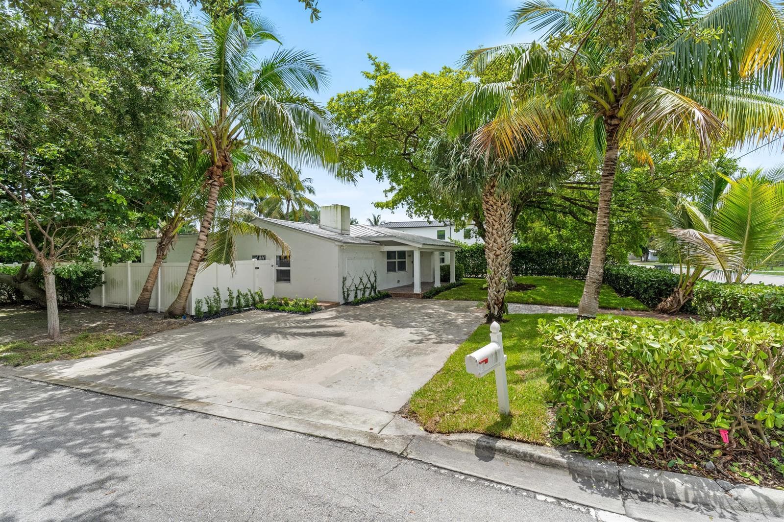 1619 NE 2ND Avenue, Delray Beach FL 33444 - Delray Beach, FL - Photo 1