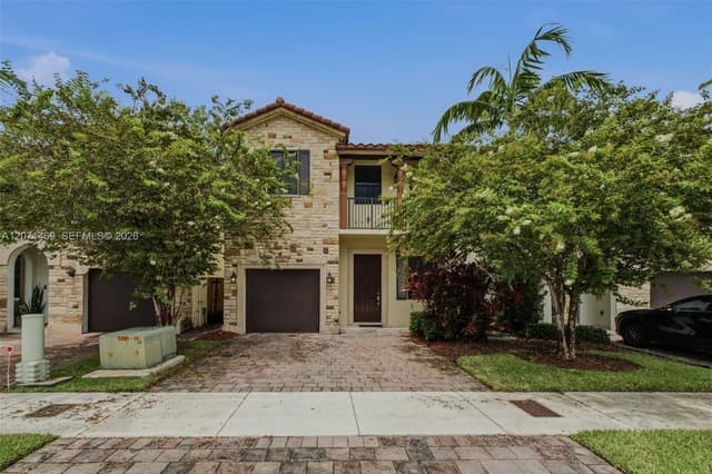 7042 NW 103rd Path, Doral FL 33178 - Doral, FL - Photo 2