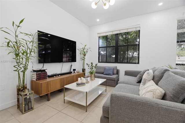7042 NW 103rd Path, Doral FL 33178 - Doral, FL - Photo 6