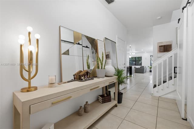 7042 NW 103rd Path, Doral FL 33178 - Doral, FL - Photo 4