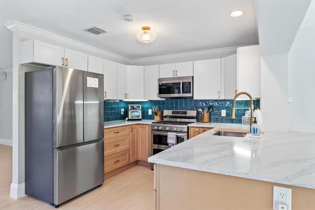 511 Ivy Avenue, Palm Beach Gardens FL 33410 - Palm Beach Gardens, FL - Photo 2