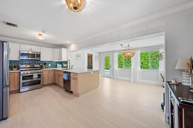 511 Ivy Avenue, Palm Beach Gardens FL 33410 - Palm Beach Gardens, FL - Photo 3