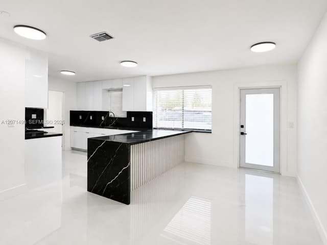 3930 NW 187th St, Miami Gardens FL 33055 - Miami Gardens, FL - Photo 2