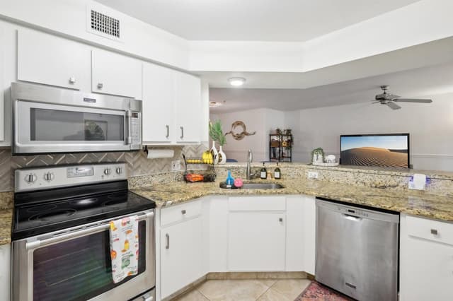 300 Scotia Drive # 304, Hypoluxo FL 33462 - Hypoluxo, FL - Photo 3