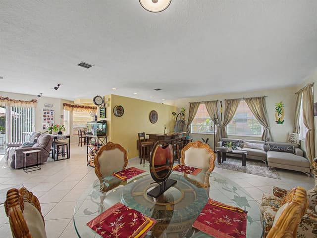 2745 Misty Oaks Circle, Royal Palm Beach FL 33411 - Royal Palm Beach, FL - Photo 7