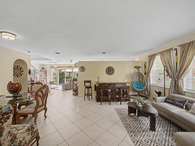 2745 Misty Oaks Circle, Royal Palm Beach FL 33411 - Royal Palm Beach, FL - Photo 4