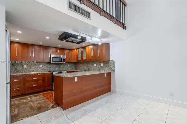 20347 W Country Club Dr, Aventura FL 33180 - Aventura, FL - Photo 2