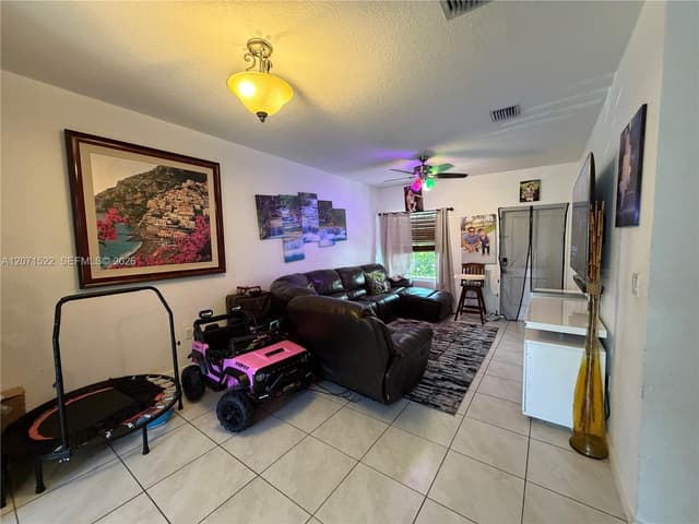 548 NE 5th Way, Florida City FL 33034 - Florida City, FL - Photo 2