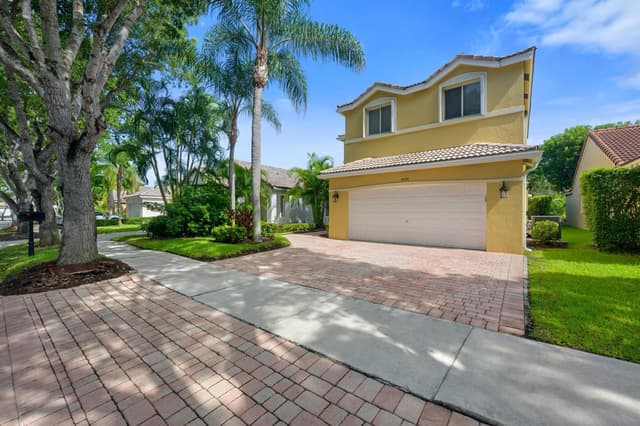 4434 Mahogany Ridge Drive, Weston FL 33331 - Weston, FL - Photo 2