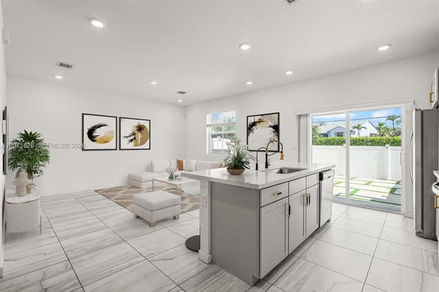 837 SE 16th Ct, Homestead FL 33034 - Homestead, FL - Photo 6