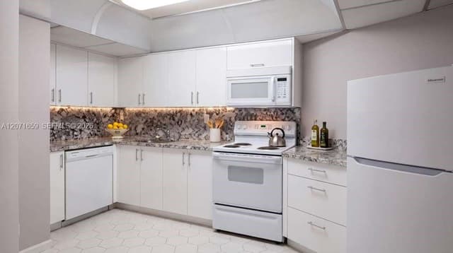 1000 Parkview Dr # 511, Hallandale Beach FL 33009 - Hallandale Beach, FL - Photo 2