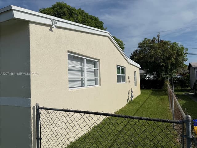 1240 W 26TH CT, Riviera Beach FL 33404 - Riviera Beach, FL - Photo 2