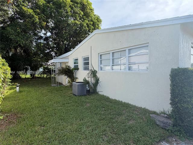 1240 W 26TH CT, Riviera Beach FL 33404 - Riviera Beach, FL - Photo 3