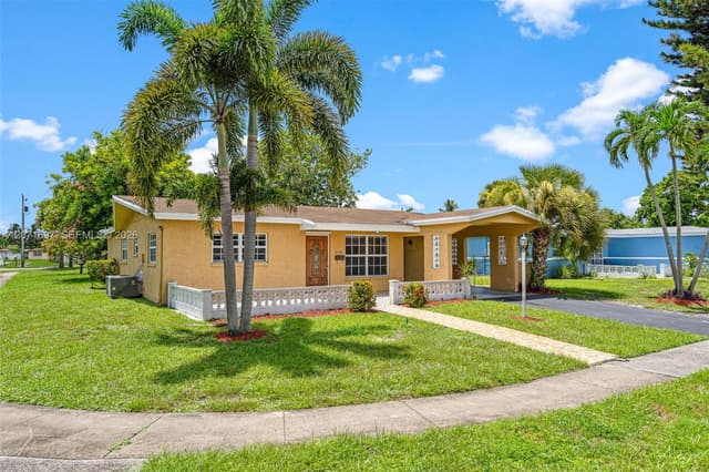 4700 NW 41st Pl, Lauderdale Lakes FL 33319 - Lauderdale Lakes, FL - Photo 2