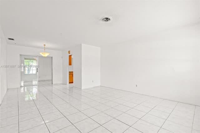 4700 NW 41st Pl, Lauderdale Lakes FL 33319 - Lauderdale Lakes, FL - Photo 7
