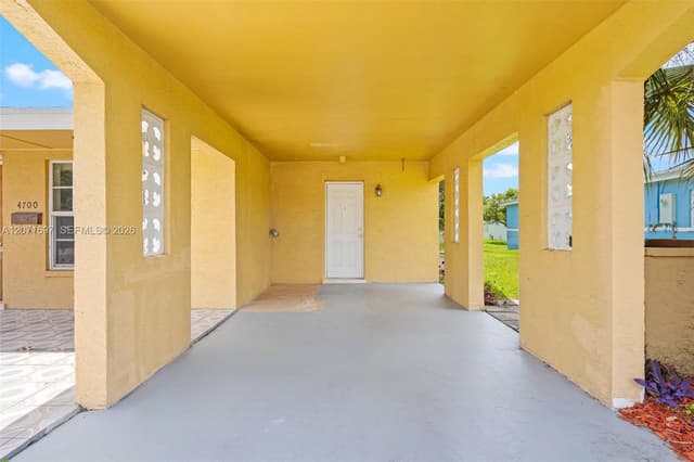 4700 NW 41st Pl, Lauderdale Lakes FL 33319 - Lauderdale Lakes, FL - Photo 4