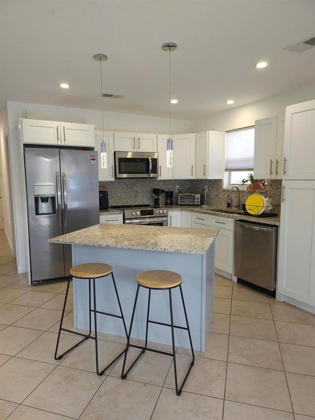 2711 NW 16 Street, Fort Lauderdale FL 33311 - Fort Lauderdale, FL - Photo 2