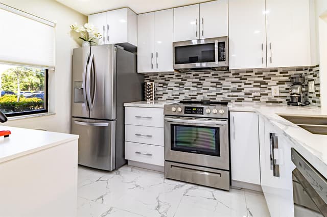 2941 N NOB HILL Road # 112, Sunrise FL 33322 - Sunrise, FL - Photo 3