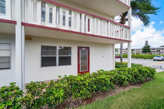 224 Fanshaw F, Boca Raton FL 33434 - Boca Raton, FL - Photo 2